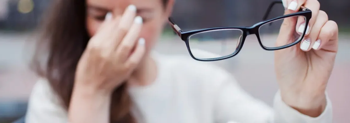 الأعراض الشائعة لمرض العيون العصبي؟